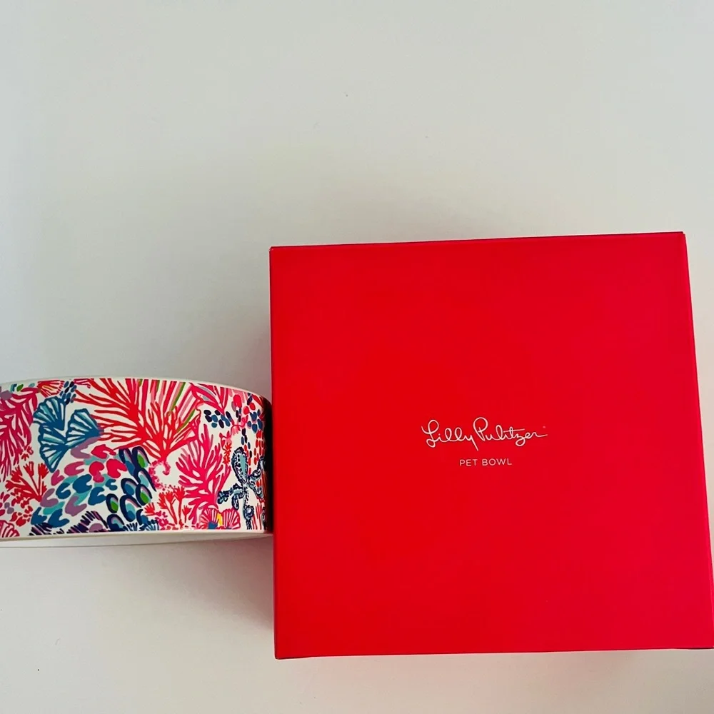 Lilly Pulitzer dog bowls leash collar and dog waste bag carrier set NEW IN BOX!